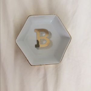 "B" ring dish