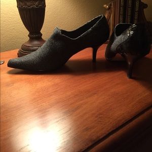 Donald J Pliner Crepe Elastic Booties