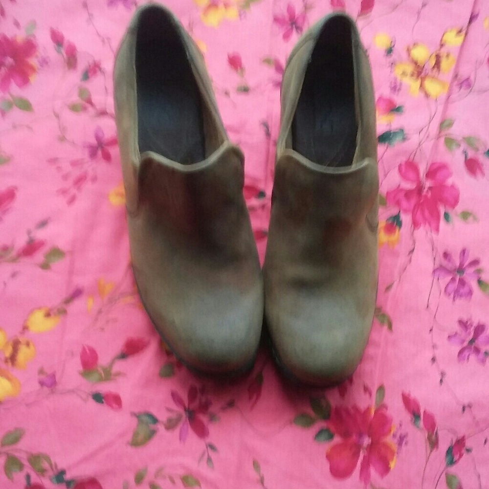 Suze 9 Tan B.O.C.Ankle Booties with 2" heel