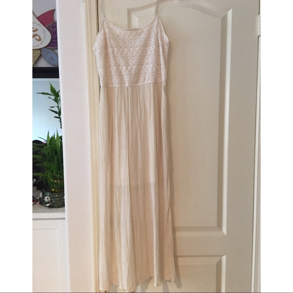 ❌SOLD❌ Gorgeous cream Maxi dress crochet top