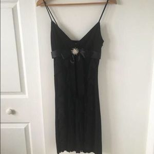 Dropped price! Elegant black Cache dress w pendant