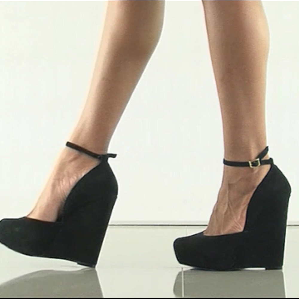 Steve Madden Zenn black wedges