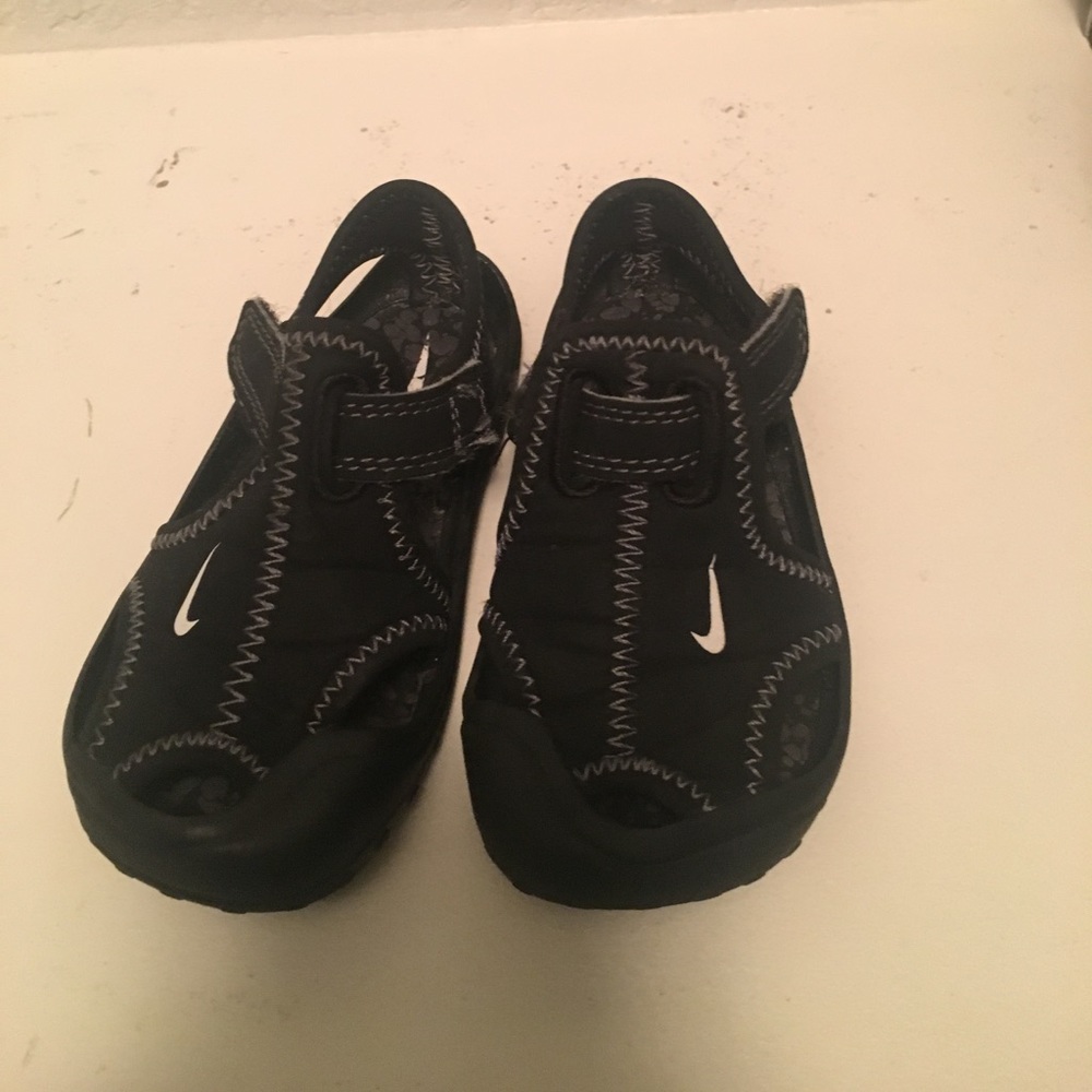 Size 5 Nike Sandals