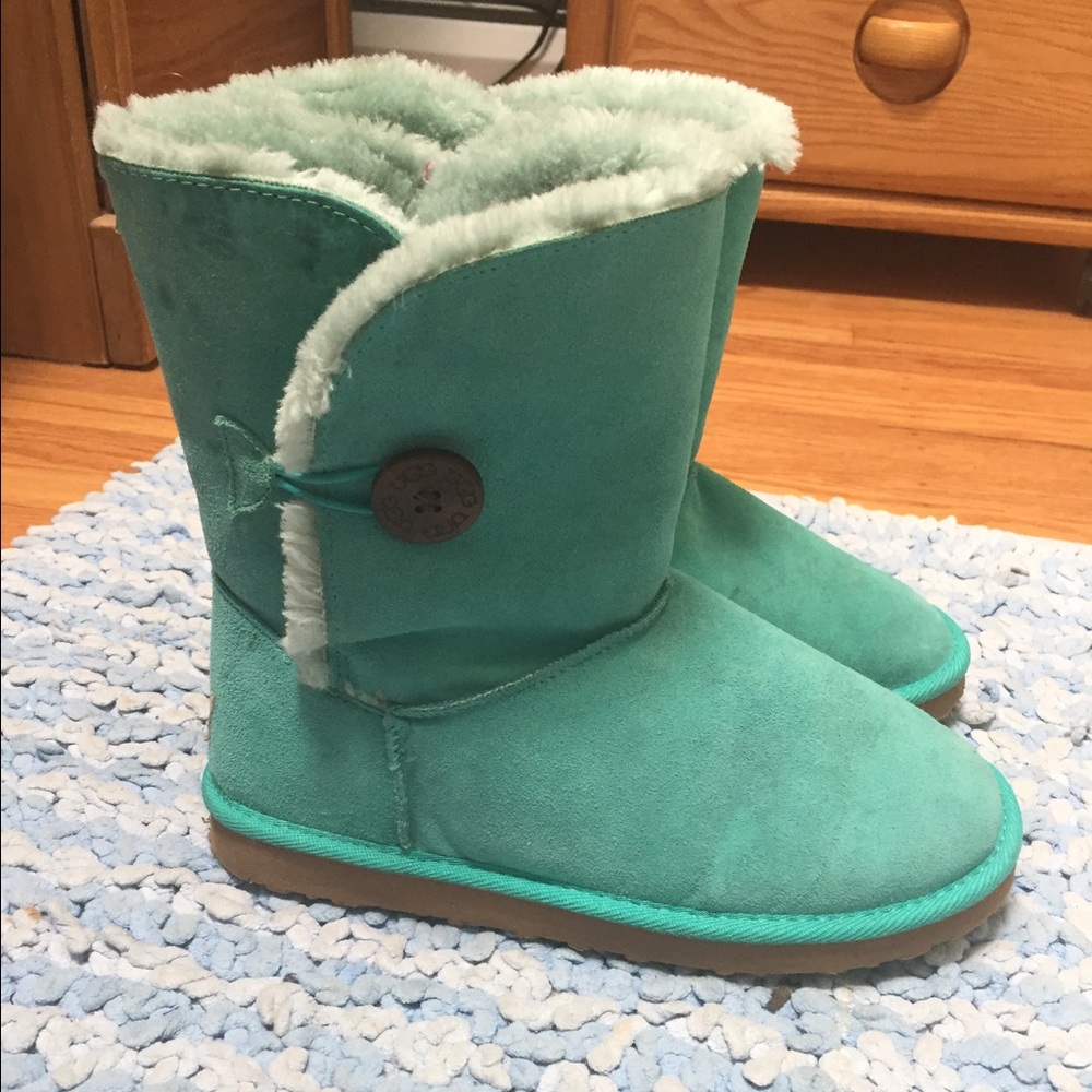 Baby Blue Turquoise Bailey Uggs💙