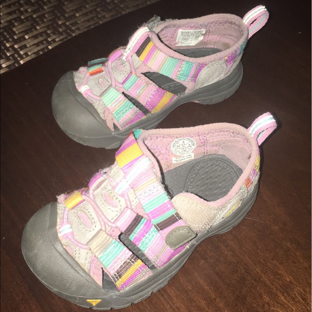 Toddler keens