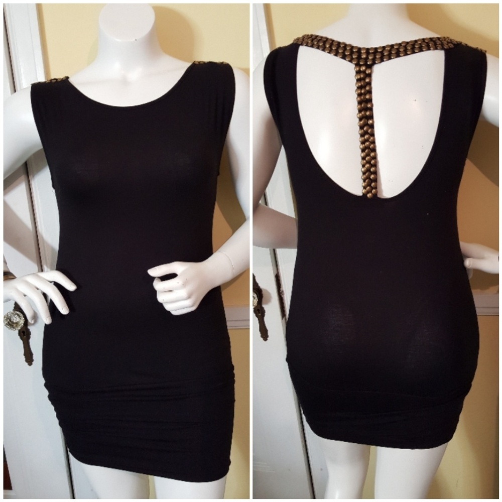 Black bodycon dress.