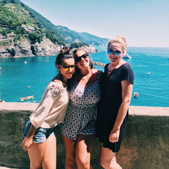 Meet your Posher, Amanda - Picture 1 of 1