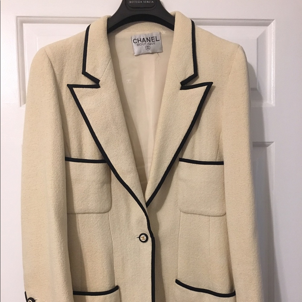 Vintage CHANEL Boutique Cream Blazer with black