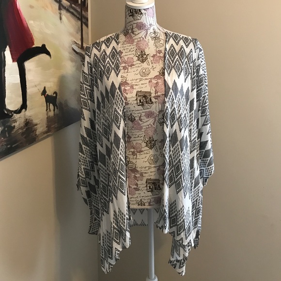 SOLD locally PinkBlush Kimono - Picture 4 of 4