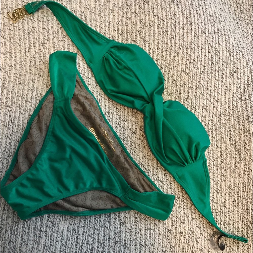 VS deep green bathing suit
