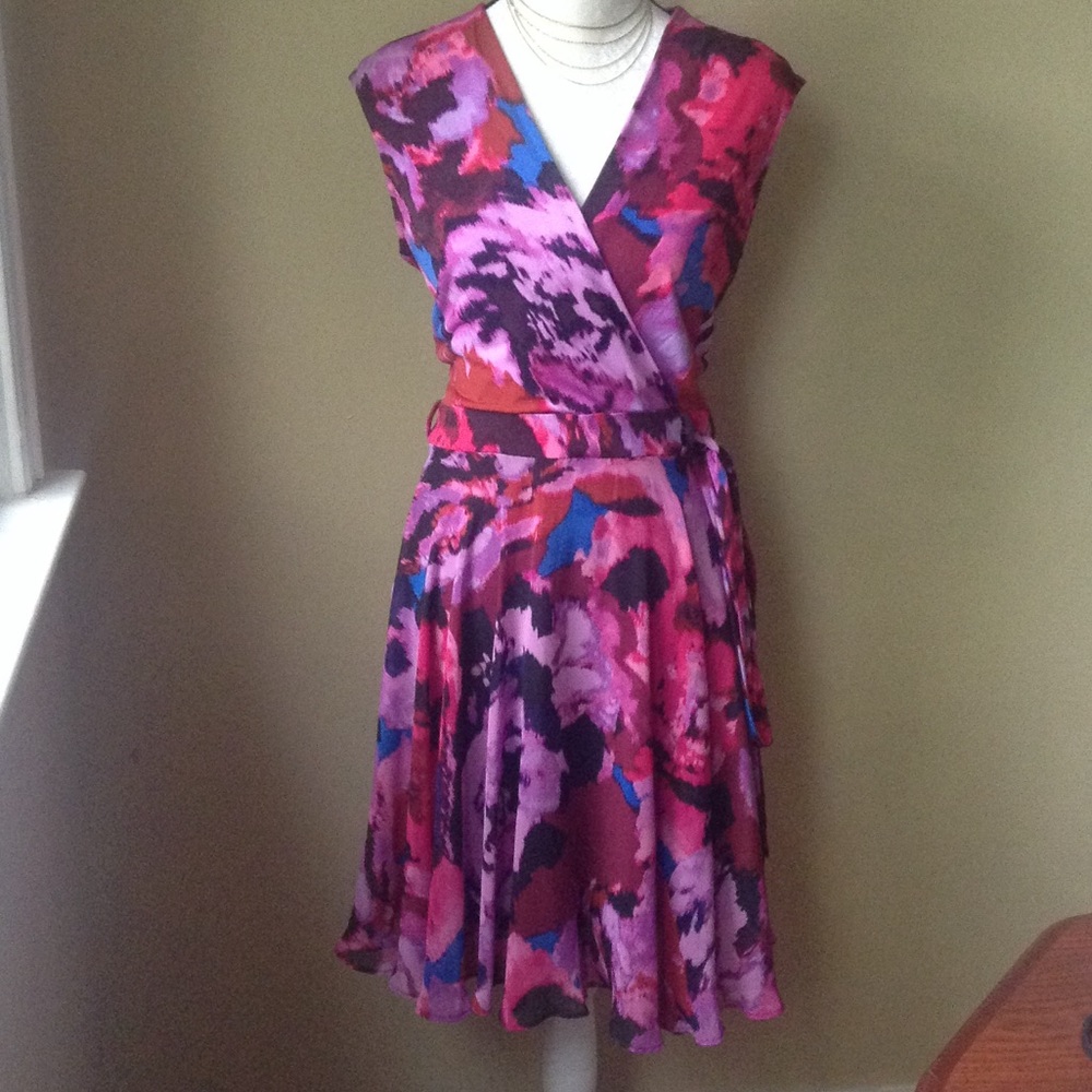 NWOT Taylor Floral Faux Wrap Dress