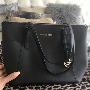 AUTHENTIC MICHAEL KORS BLACK PURSE