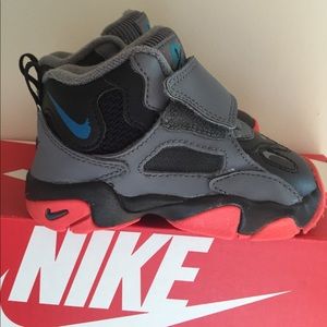 Toddler size 6c Nike Speed Turf Sneakers