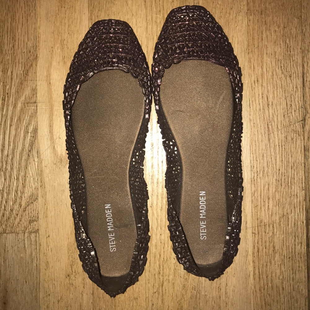 Steve Madden 9.5 flat. Never worn.
