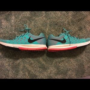 Used women's Nike 9.5 size $14