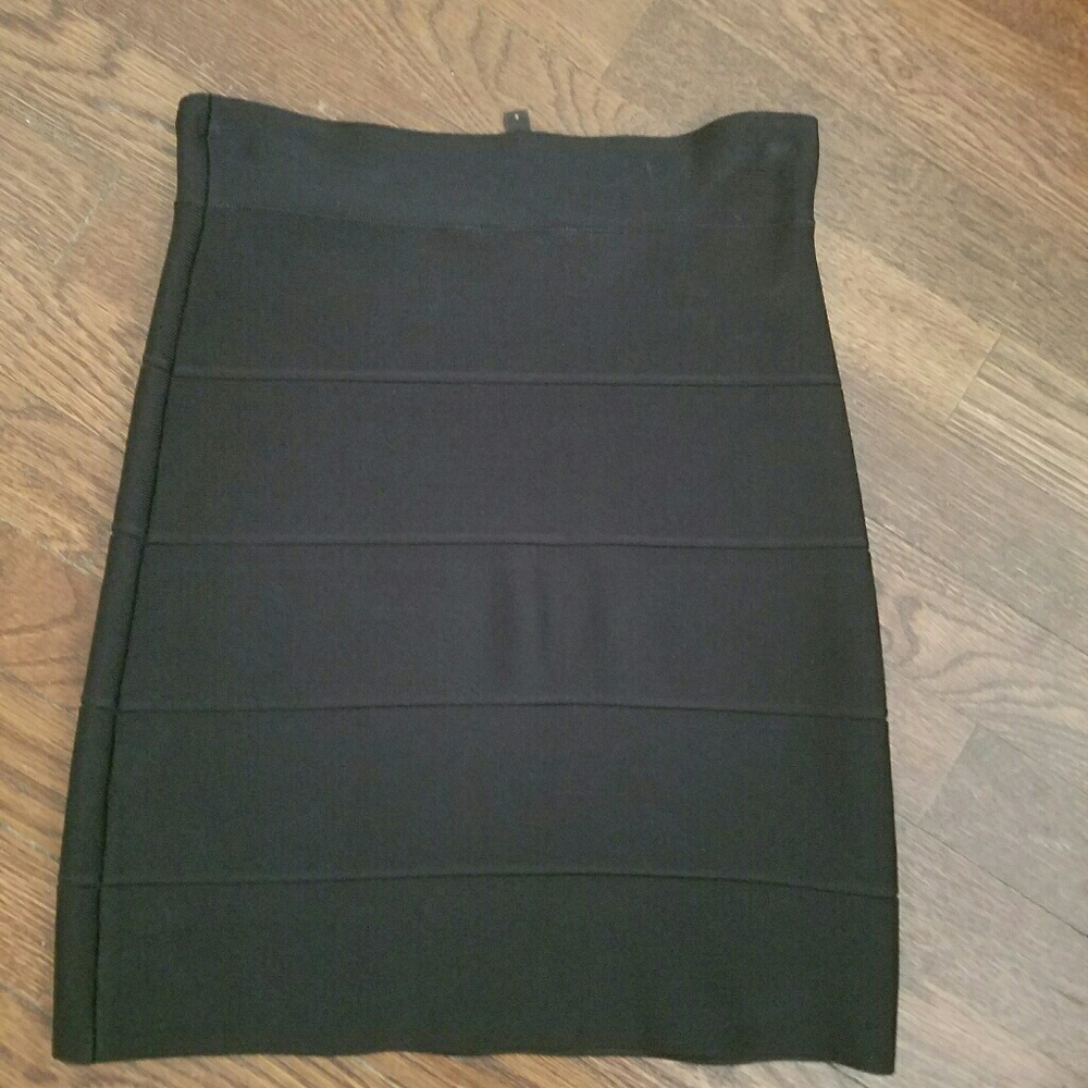 BCBG. Tube skirt