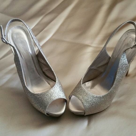 Michaelangelo heels - Picture 3 of 7