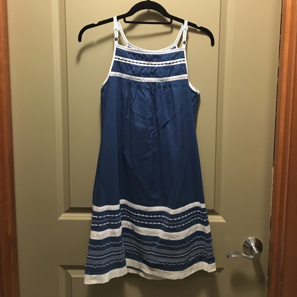 BCBG xxs blue and white embroidered dress