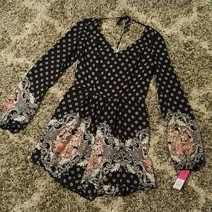 💥[SOLD]💥 Patterned Black Floral Romper