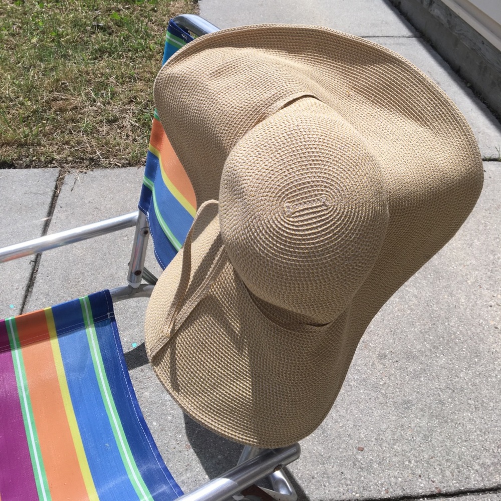 Beach hat - Picture 2 of 3