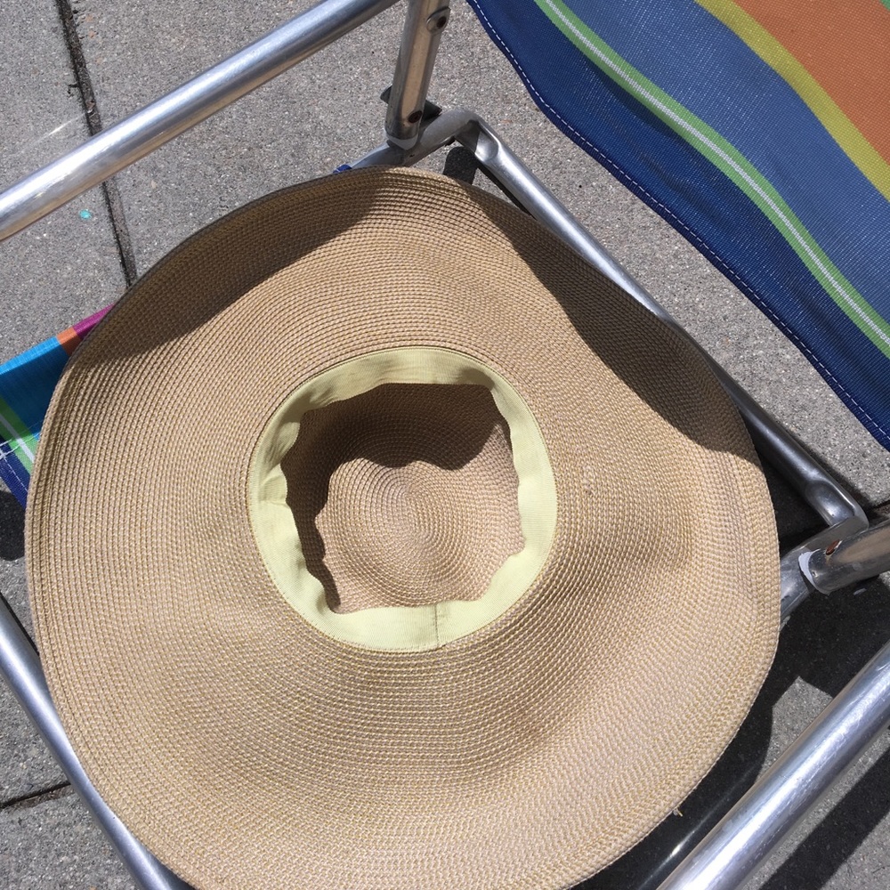 Beach hat - Picture 3 of 3
