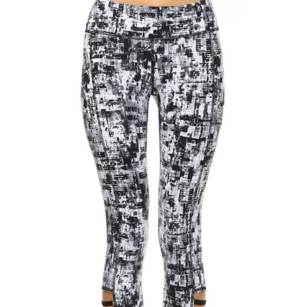 ✨HP 5/31✨Criss Cross Detail Workout Leggings - Picture 4 of 8