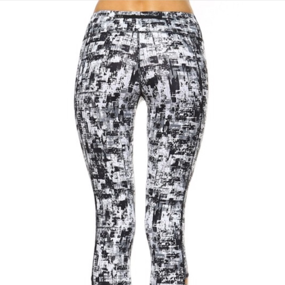 ✨HP 5/31✨Criss Cross Detail Workout Leggings - Picture 6 of 8