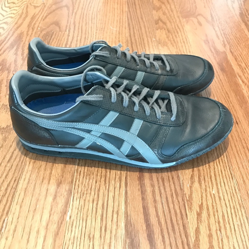 Asics Onitsuka Tiger in black and grey