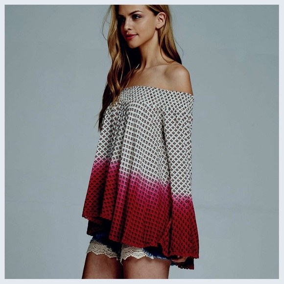 🦋MAKE AN OFFER!🦋 Red And Ivory Print Ombre Top - Picture 3 of 5