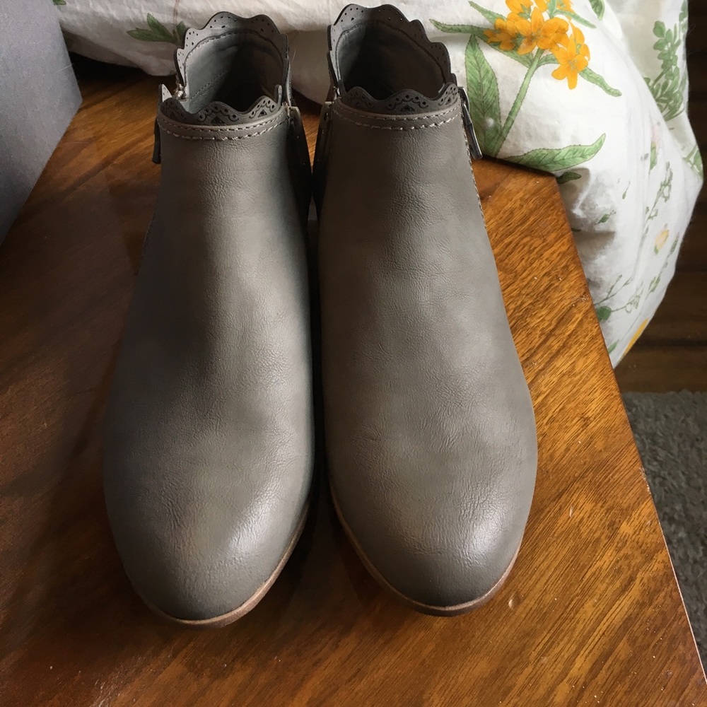 Gray Booties S7 From Austria Zipper Ankle Detail