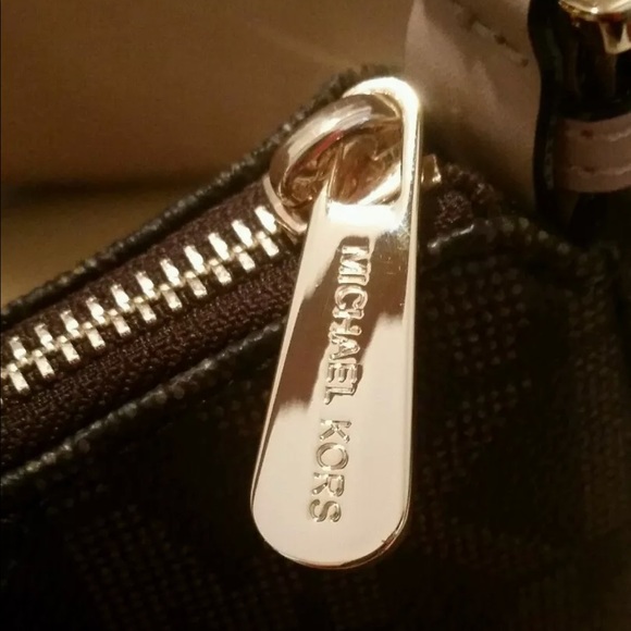 Michael Kors 💯% Authentic Brand New Handbag - Picture 4 of 6