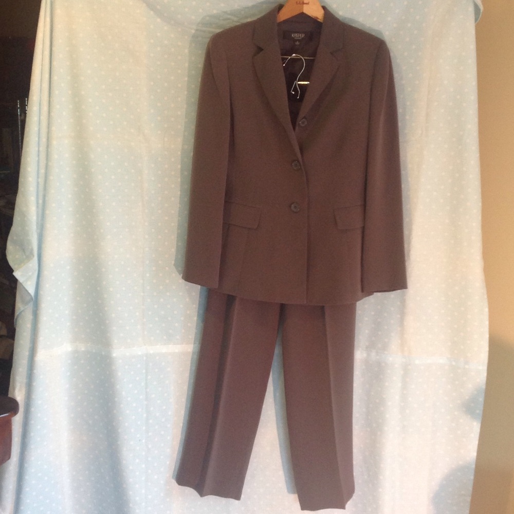 Kasper Women's Suit