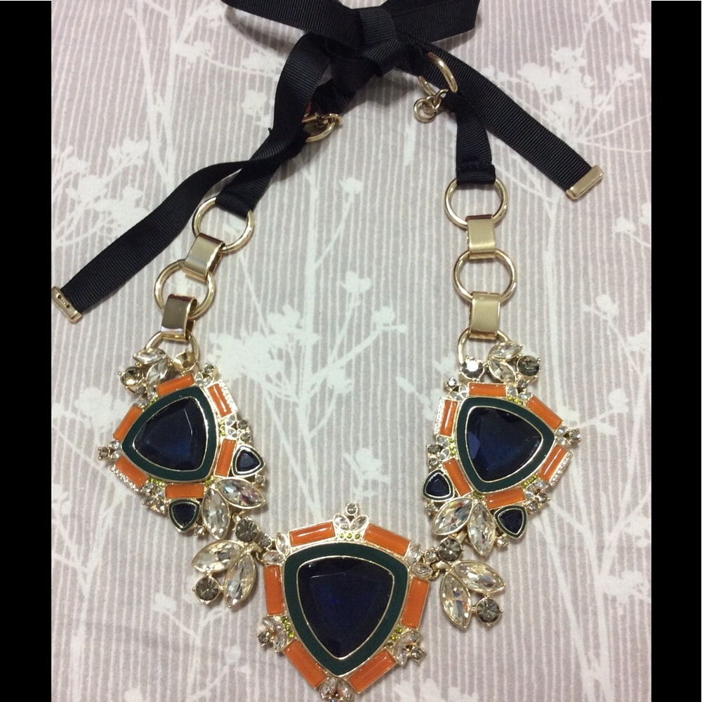 Banana Republic elegant necklace