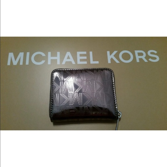 Brand New Michael Kors wallet. ๐ฏ % Authentic - Picture 2 of 5