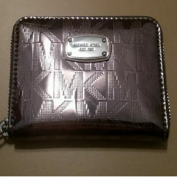 Brand New Michael Kors wallet. ๐ฏ % Authentic - Picture 3 of 5