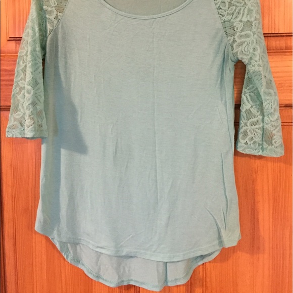 Mint green lace raglan tee - Picture 2 of 3