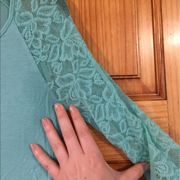 Mint green lace raglan tee - Picture 3 of 3