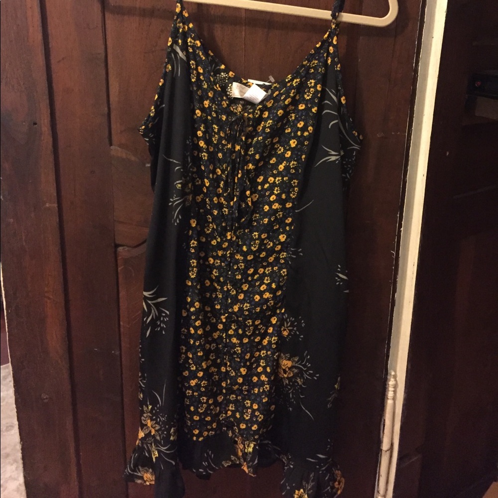 Dark navy/black floral dress never worn