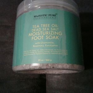 Tea tree oil dead sea salt moisturizing foot soak