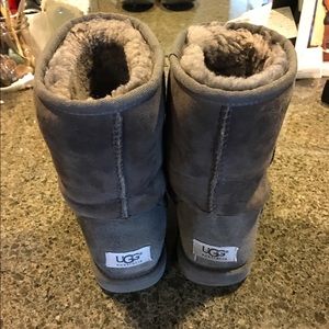Size 7 grey classic short uggs
