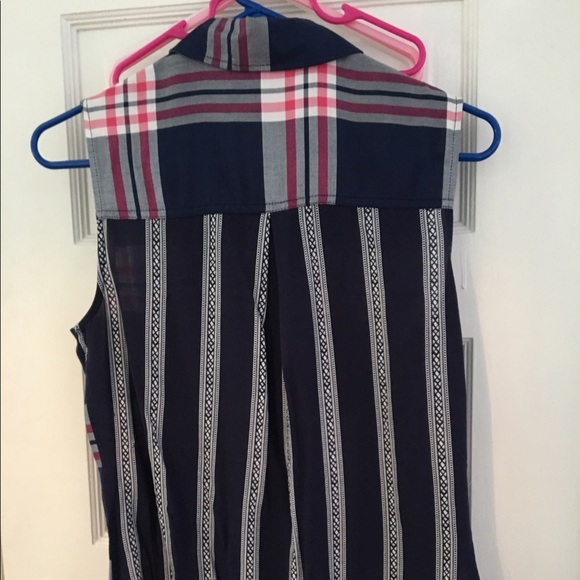 Cute top - Picture 2 of 2