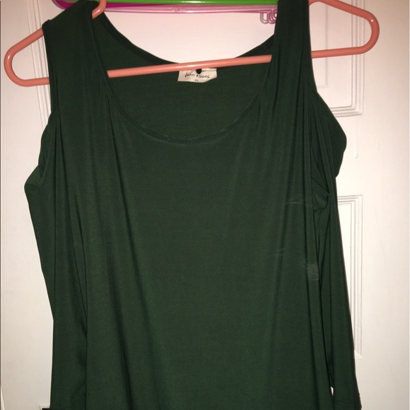 Cute top - Picture 3 of 3