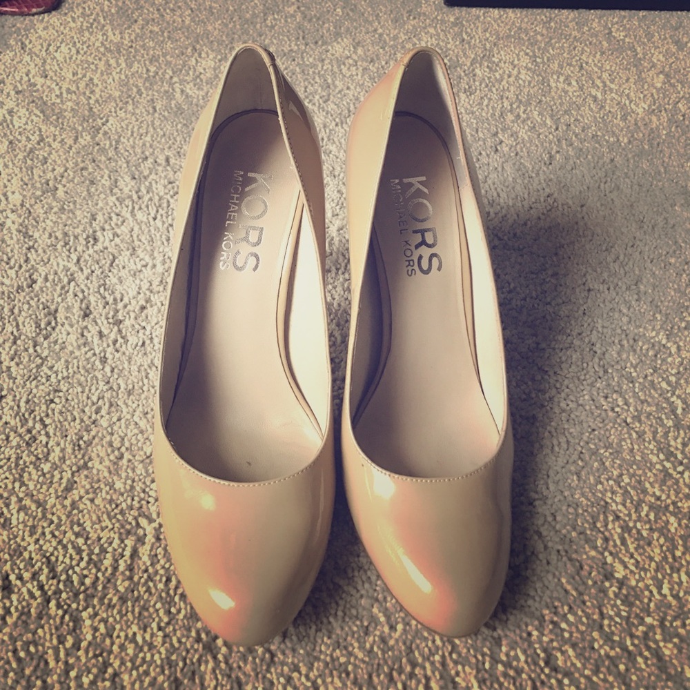Michael Kors Authentic Beige Pumps