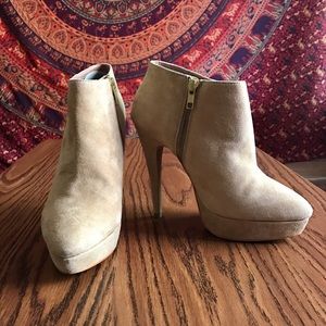 Need to go‼️ Tan Aldo Heels