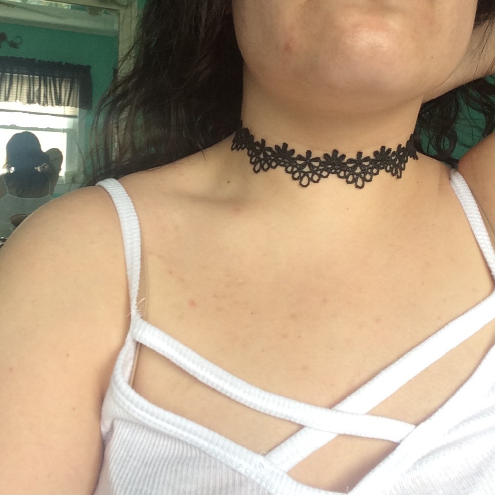 Lace choker