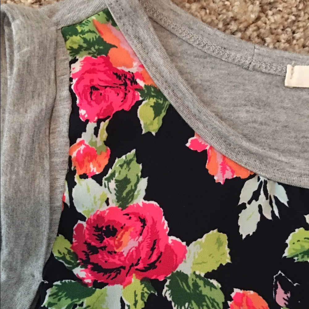 Gray tank top