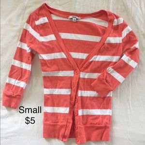 Button up cardigan. 3/4 length sleeves.