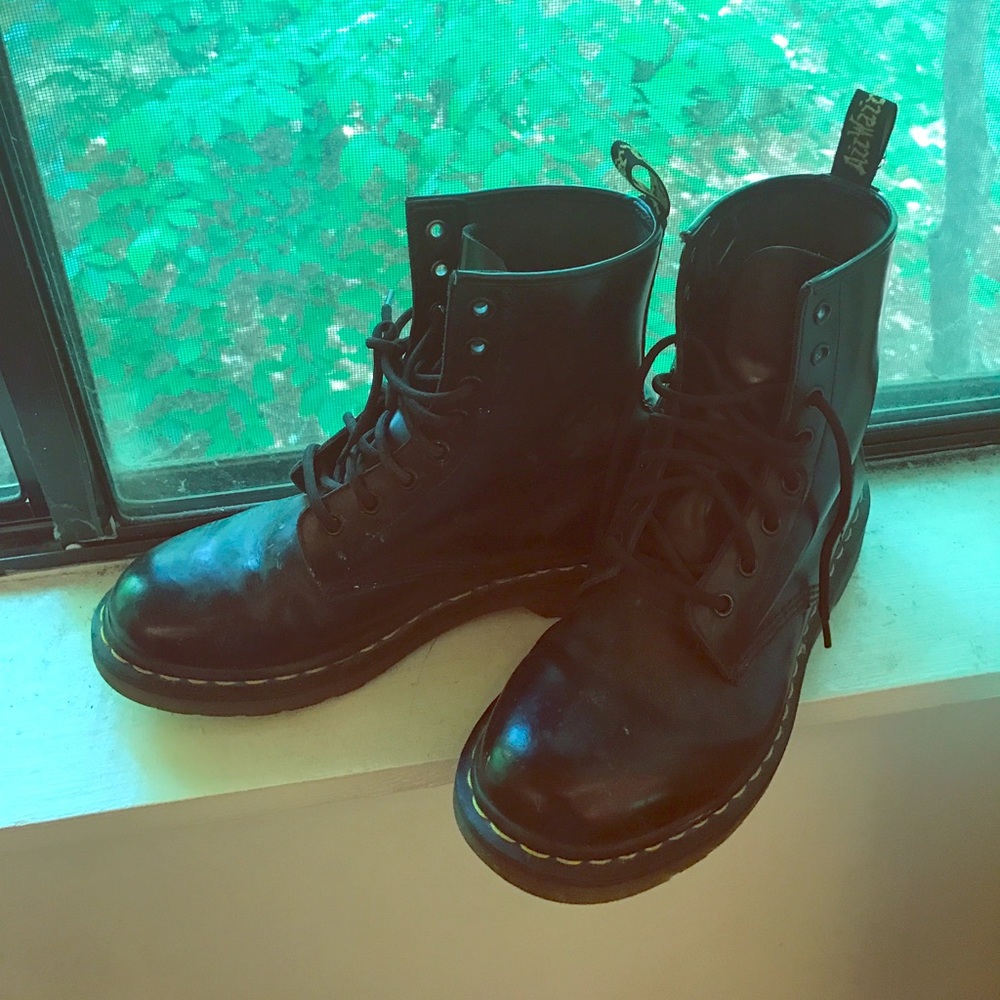 Black 1460 smooth doc martens