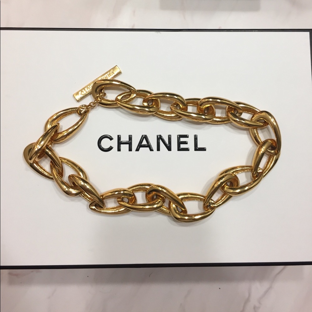 Gorgeous gold link Vince Camuto necklace