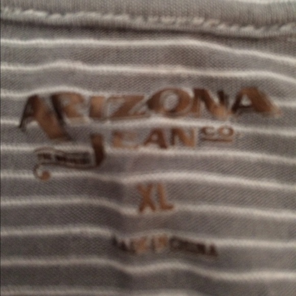 Arizona Jeans Company Light Gray Striped T-Shirt - Picture 2 of 2